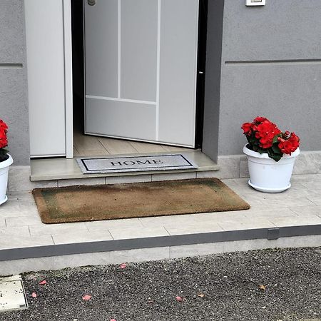 Grigio Perla Panigale, Villetta Con Giardino E Parcheggio Privato Fino A Tre Posti Auto - Un Oasi Di Tranqullita Bologna Exteriör bild