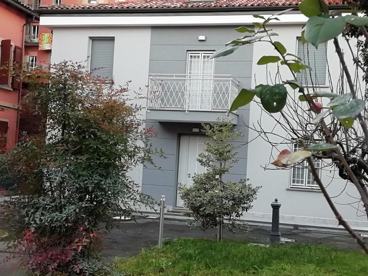 Grigio Perla Panigale, Villetta Con Giardino E Parcheggio Privato Fino A Tre Posti Auto - Un Oasi Di Tranqullita Bologna Exteriör bild