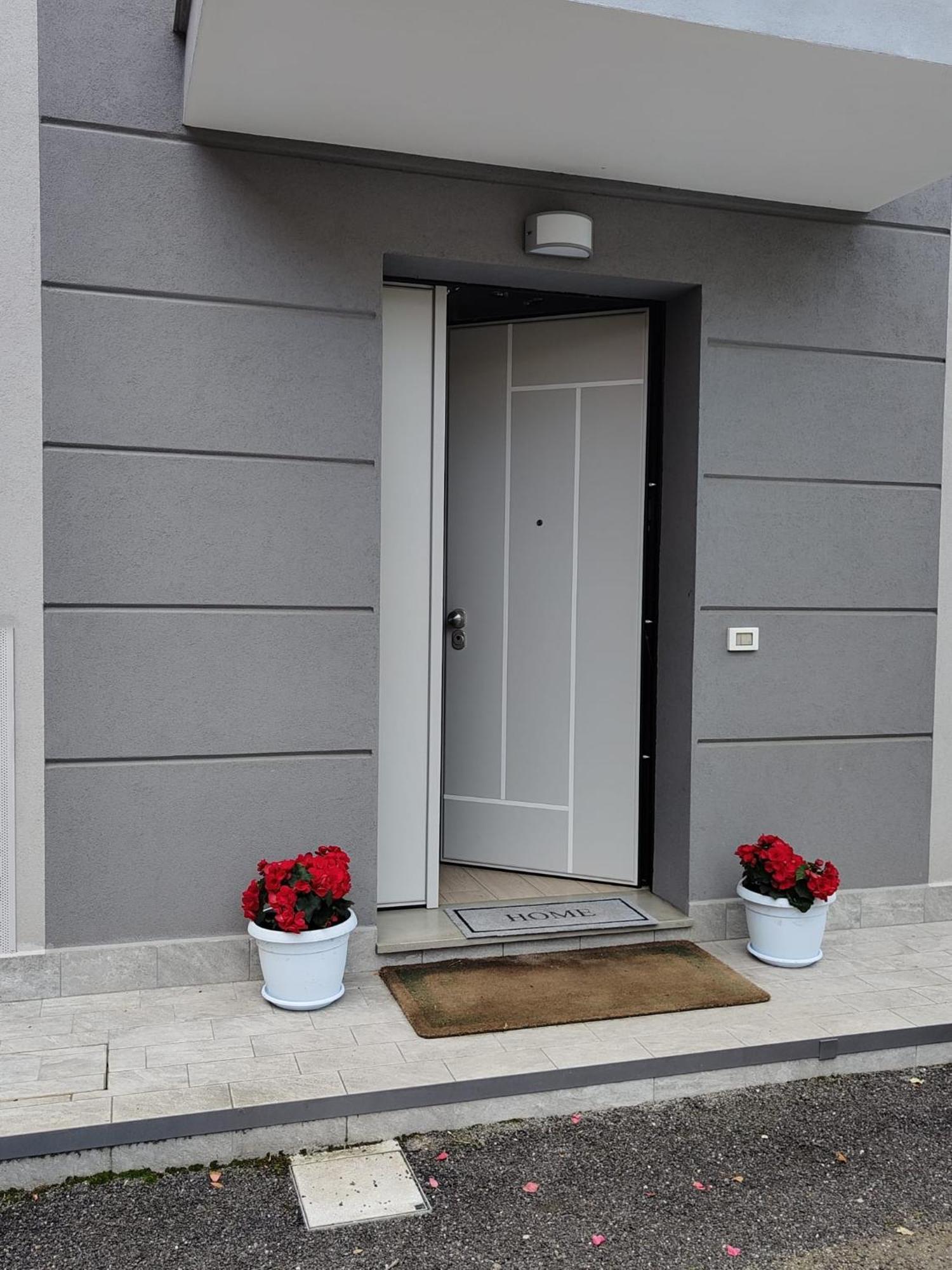 Grigio Perla Panigale, Villetta Con Giardino E Parcheggio Privato Fino A Tre Posti Auto - Un Oasi Di Tranqullita Bologna Exteriör bild